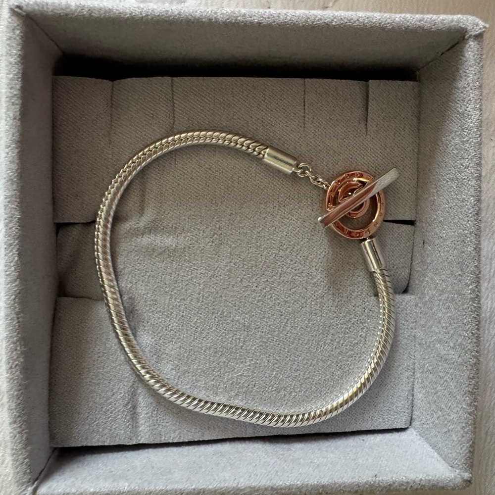 ✨ AUTHENTIC ✨ Pandora Moments Two-tone Logo T-Bar Snake Chain Bracelet 6.7”